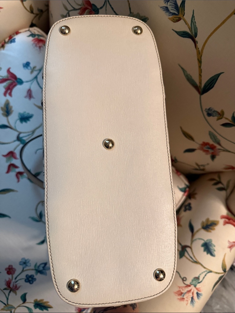Vintage Gucci Cream Floral Print Dome Satchel with Multicolor Blooms - Picture 6 of 13